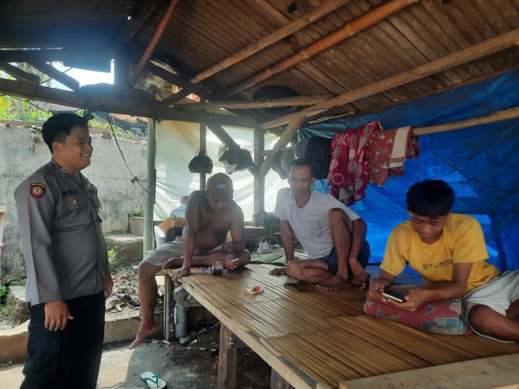 Bhabinkamtibmas Polsek Picung Polres Pandeglang Laksanakan Sambang Desa untuk Ciptakan Situasi Kamtibmas yang Kondusif 6 WhatsApp Image 2024 06 26 at 05.32.49