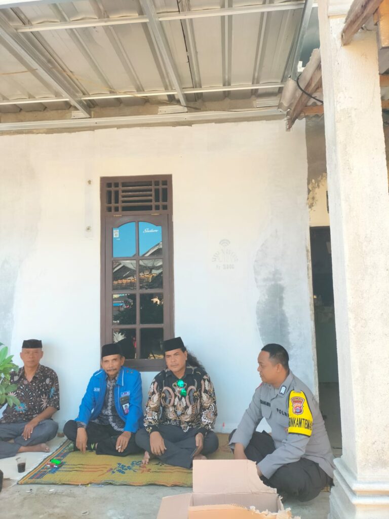 Bhabinkamtibmas Polsek Carita Sambangi Tokoh Masyarakat dan Kepala KUA Kecamatan Carita 1 WhatsApp Image 2024 06 27 at 04.58.22