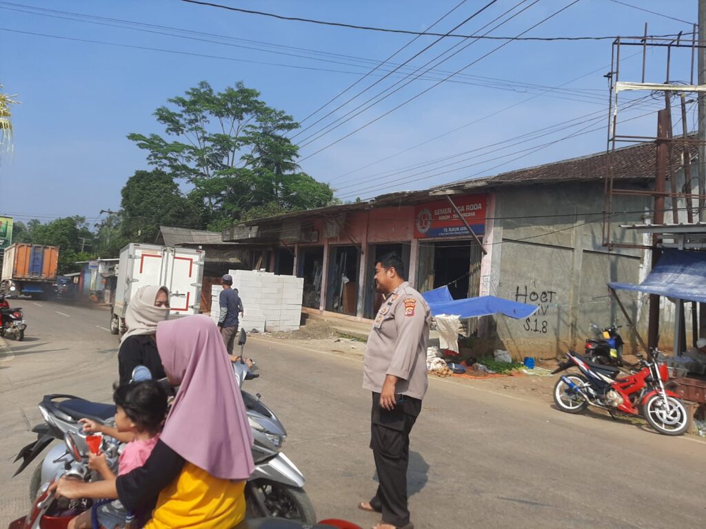 Polsek Bojong Polres Pandeglang Gelar Strong Point Pagi di Jalur Utama Wilayah Hukum Polsek Bojong 8 WhatsApp Image 2024 06 27 at 08.06.25