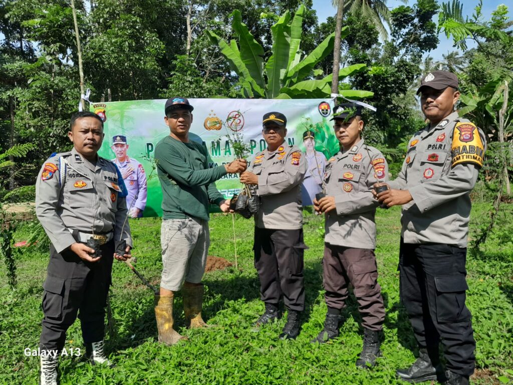 Hut Polri Ke -78, Polsek Cimanggu Polres Pandeglang Adakan Baksos dan Penanaman Pohon 7 WhatsApp Image 2024 06 27 at 15.09.22