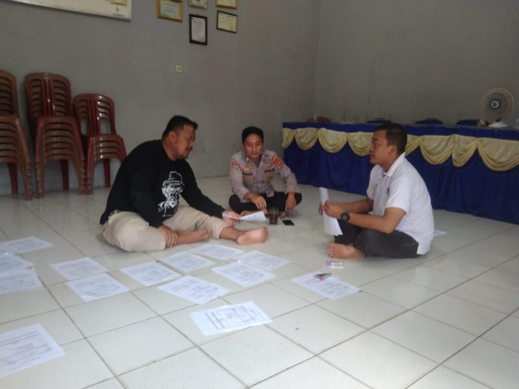 Polsek Cikedal Sambangi RT/RW dan Tokoh di Kecamatan Cikedal 4 WhatsApp Image 2024 06 28 at 00.48.04