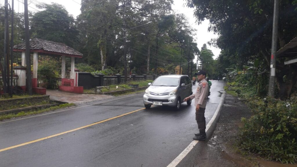 Strong Point Pagi dan Sore Wujud Nyata Polsek Saketi Dalam Melayani Masyarakat 9 WhatsApp Image 2024 06 28 at 01.30.37