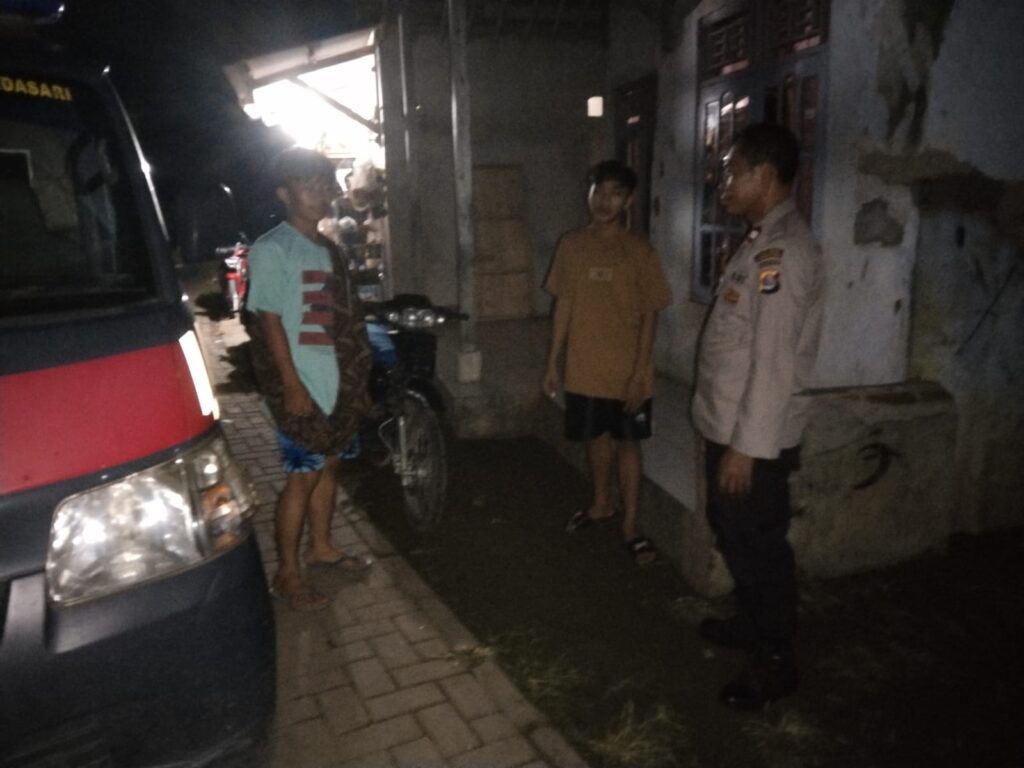 Polsek Cadasari Gelar Patroli Malam Dialogis Ciptakan Wilayah yang Kondusif 9 WhatsApp Image 2024 06 28 at 08.24.39