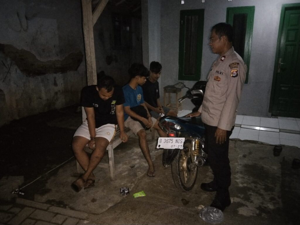 Polsek Cadasari: Sambangi Warga Binaan pada Malam Hari Berikan Himbauan Kamtibmas 8 WhatsApp Image 2024 06 28 at 08.25.10
