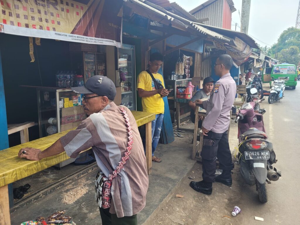 Polsek Menes Gelar Patroli Dialogis dan Himbauan Kamtibmas di Warung Kopi Cimanying 1 WhatsApp Image 2024 06 28 at 13.47.11