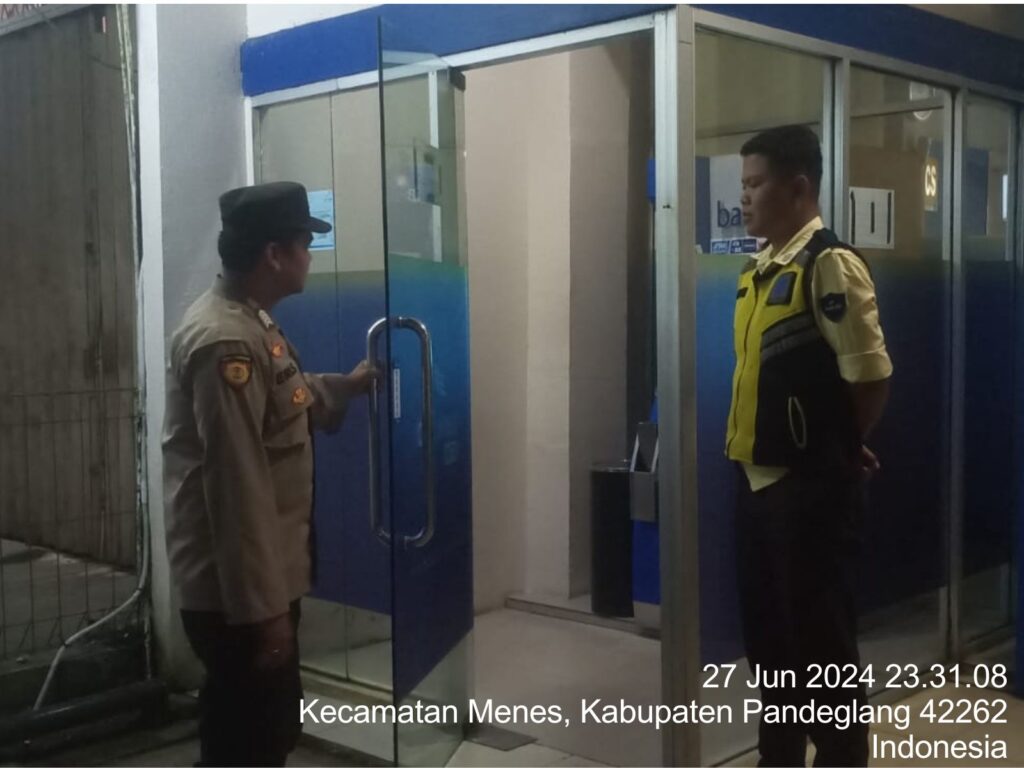 Polsek Menes Pandeglang Patroli Malam dan Periksa Mesin ATM Bank BJB 9 WhatsApp Image 2024 06 28 at 13.54.55