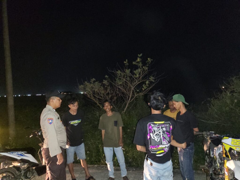 Cegah Kriminalitas Malam Hari Anggota Polsek Sumur Rutin Patroli Malam 6 WhatsApp Image 2024 06 28 at 15.48.44