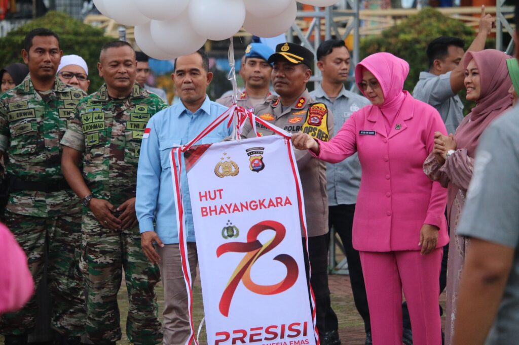 Kapolres Pandeglang Resmi Membuka Bazar Murah dalam Rangka HUT Bhayangkara ke-78 2 WhatsApp Image 2024 06 28 at 18.10.23