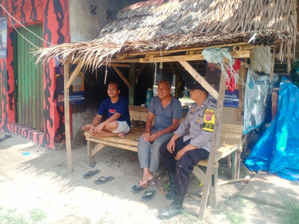 Bhabinkamtibmas Polsek Picung sambang warga masyarakat Desa Cililitan untuk jalin Silaturahmi dan Komunikasi Kamtibmas 9 WhatsApp Image 2024 06 29 at 10.55.05