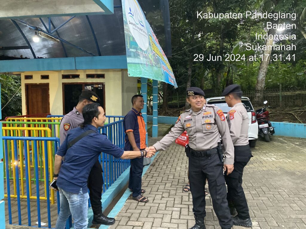 Sat Samapta Polres Pandeglang Gelar Patroli Akhir Pekan, Sambangi Obyek Wisata dan Sampaikan Pesan Kamtibmas 4 WhatsApp Image 2024 06 29 at 19.13.37