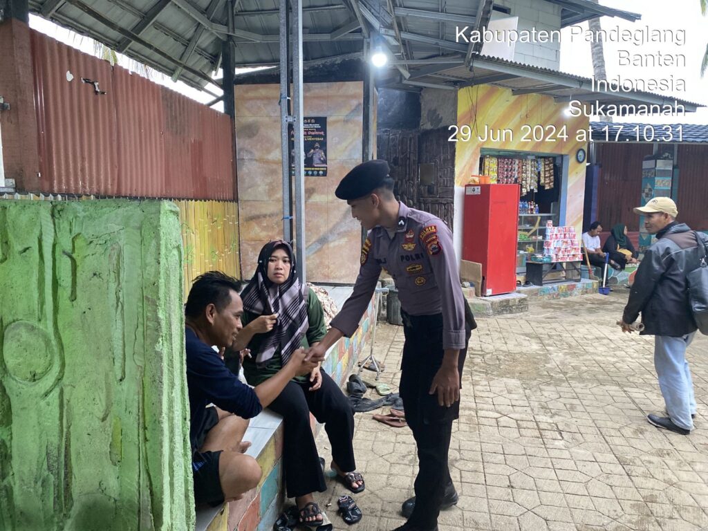 Personil Sat Samapta Polres Pandeglang Kunjungi Wisatawan di Pemandian Air Panas Cisolong, Berikan Pesan Kamtibmas 2 WhatsApp Image 2024 06 29 at 19.13.42