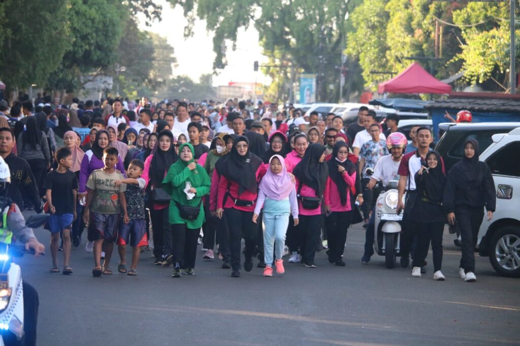Polres Pandeglang Gelar Kegiatan Jalan Santai dalam Rangka HUT Bhayangkara ke-78 9 WhatsApp Image 2024 06 30 at 07.56.42