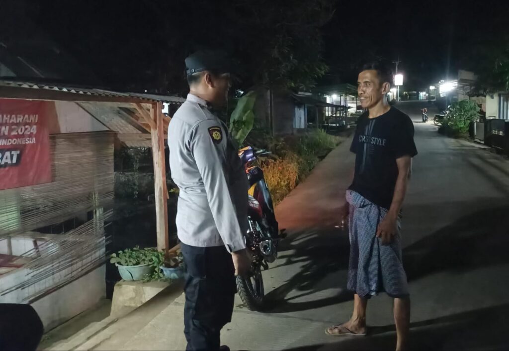 Bhabinkamtibmas Polsek Bojong Polres Pandeglang Aipda Rastono Gelar Sambang Dialogis Malam Hari di Desa Citumenggung 1 WhatsApp Image 2024 06 30 at 09.33.15