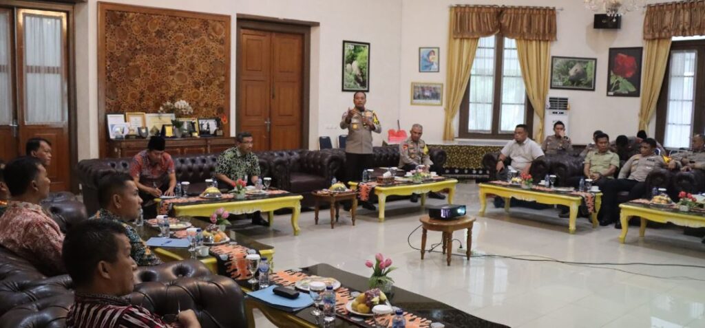Polres Pandeglang dan Pemerintah Daerah Kabupaten Pandeglang Adakan Kegiatan Sinergitas untuk Jaga Kamtibmas 7 po ki