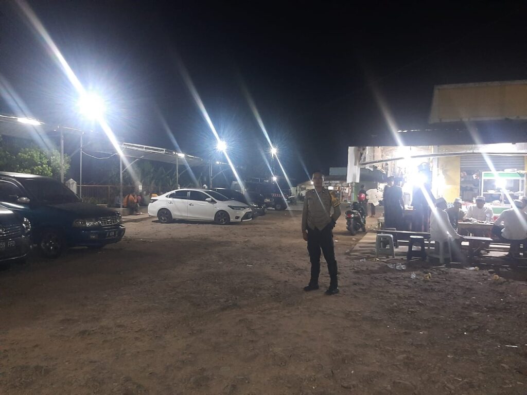 Polsek Cadasari Laksanakan Patroli di Lingkungan Warga untuk Tingkatkan Keamanan 6 IMG 20240712 WA0012