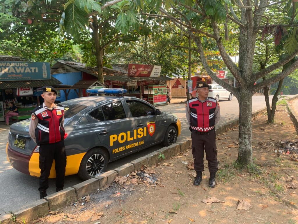 Personil Sat Samapta Polres Pandeglang Gelar Patroli Dialogis di Terminal Kadubanen 6 IMG 20240731 WA0015