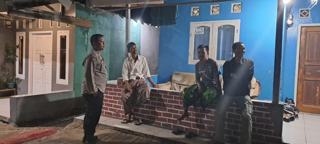 Polsek Cadasari Gelar Patroli Rutin untuk Menjaga Keamanan Masyarakat 6 WhatsApp Image 2024 06 30 at 07.11.54