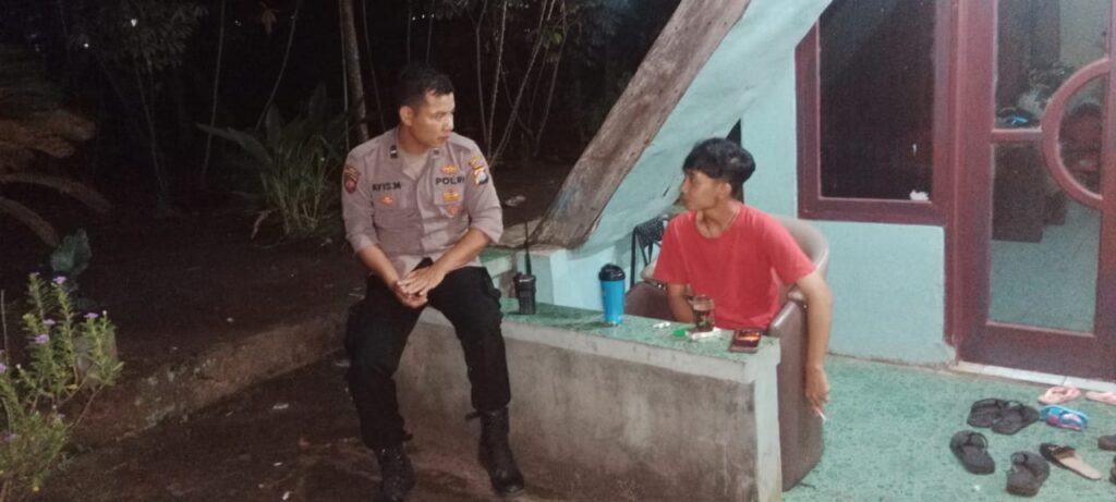 Patroli Malam Dialogis Polsek Cadasari Tingkatkan Keamanan Warga Binaan 9 WhatsApp Image 2024 06 30 at 07.12.28
