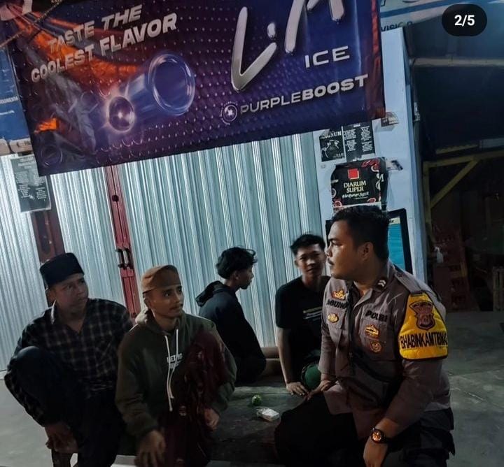 Bhabinkamtibmas Polsek Angsana Polres Pandeglang Sambangi Masyarakat Desa Angsana dan Sampaikan Pentingnya Menjaga Kondusifitas Lingkungan 9 WhatsApp Image 2024 06 30 at 18.55.07