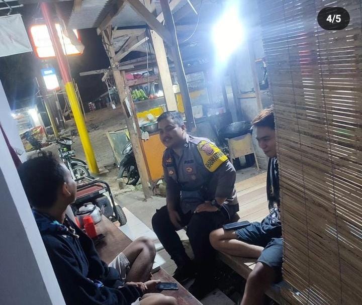 Bhabinkamtibmas Polsek Angsana Polres Pandeglang Laksanakan Patroli Dialogis Sasar Pemukiman dan Waralaba 1 WhatsApp Image 2024 06 30 at 18.55.27