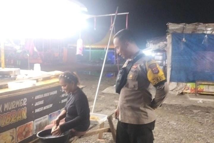 Bhabinkamtibmas Polsek Angsana Polres Pandeglang Sambangi Masyarakat Desa Sumurlaban dan Sampaikan Pesan Kamtibmas 2 WhatsApp Image 2024 06 30 at 18.55.35