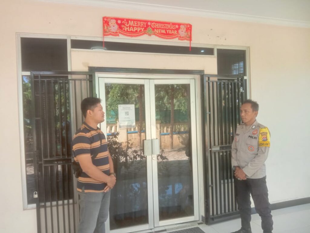 Polsek Carita dan TNI Amankan Ibadah Umat Nasrani di Pante Kosta Rahmat Carita 3 WhatsApp Image 2024 06 30 at 19.14.53