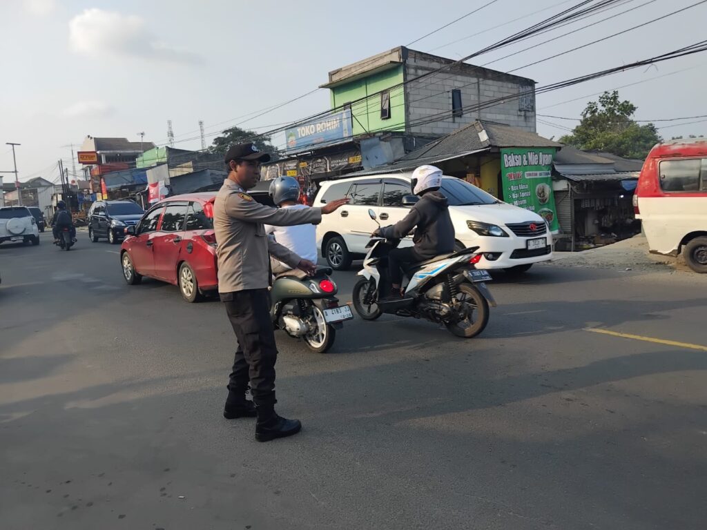 Polsek Cadasari Tingkatkan Pengaturan Lalu Lintas Sore Hari 3 WhatsApp Image 2024 07 01 at 06.42.10