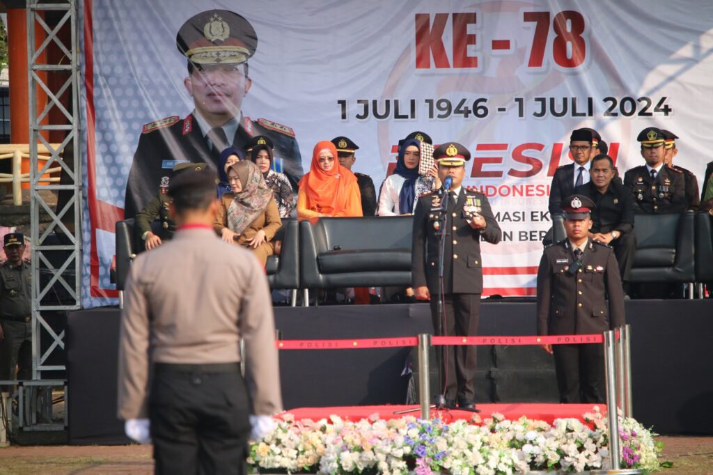 Polres Pandeglang Gelar Upacara Peringatan Hari Bhayangkara ke-78 di Alun-Alun Pandeglang 7 WhatsApp Image 2024 07 01 at 10.58.47
