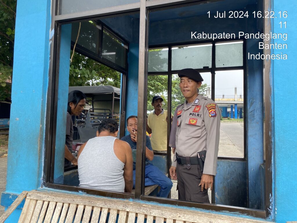 Sat Samapta Polres Pandeglang Gelar Patroli Siang Hari di Terminal Kadubanen 4 WhatsApp Image 2024 07 01 at 18.29.11