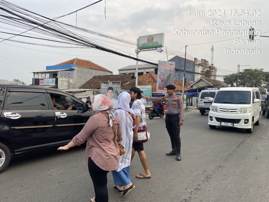 Sat Samapta Polres Pandeglang Gelar Pengaturan Lalu Lintas di Persimpangan Sukarela 5 WhatsApp Image 2024 07 01 at 18.29.17