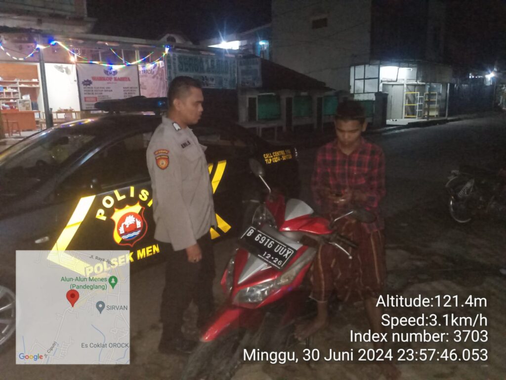 Polsek Menes Polres Pandeglang Gelar Patroli Dialogis dan Himbauan Lalu Lintas 3 WhatsApp Image 2024 07 01 at 19.18.48