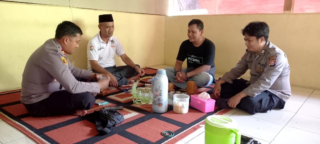 Kapolsek Picung dan Jajaran Kunjungi Kediaman Sdr. Tami L Kadubera, Bahas Pengembangan UMKM di Kadubera 4 WhatsApp Image 2024 07 01 at 19.27.26