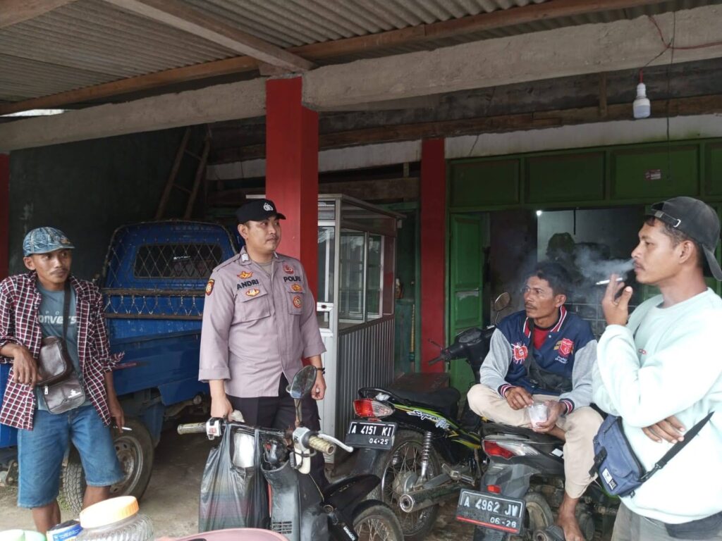 Piket SPKT Polsek Mandalawangi Laksanakan Patroli dan Sambang, Jalin Komunikasi Upaya Cegah 3C 7 WhatsApp Image 2024 07 01 at 20.50.14 1