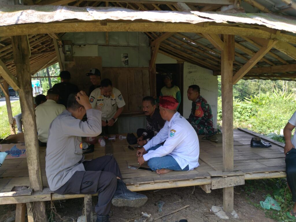 Kapolsek Angsana Polres Pandeglang Kunjungi Camat Angsana dan Berkoordinasi Terkait dengan Kondusifitas Wilayah 3 WhatsApp Image 2024 07 02 at 05.31.26