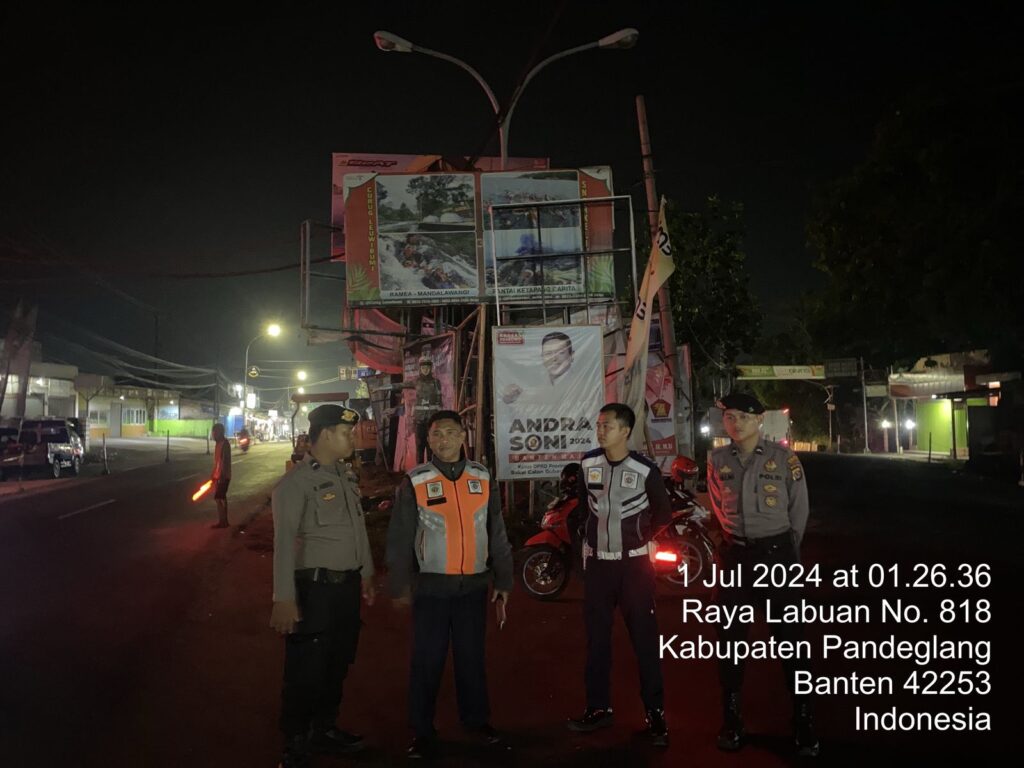 Sat Samapta Polres Pandeglang dan Dishub Kabupaten Pandeglang Gelar Strong Point Malam Hari di Pertigaan Cipacung 1 WhatsApp Image 2024 07 02 at 05.39.34