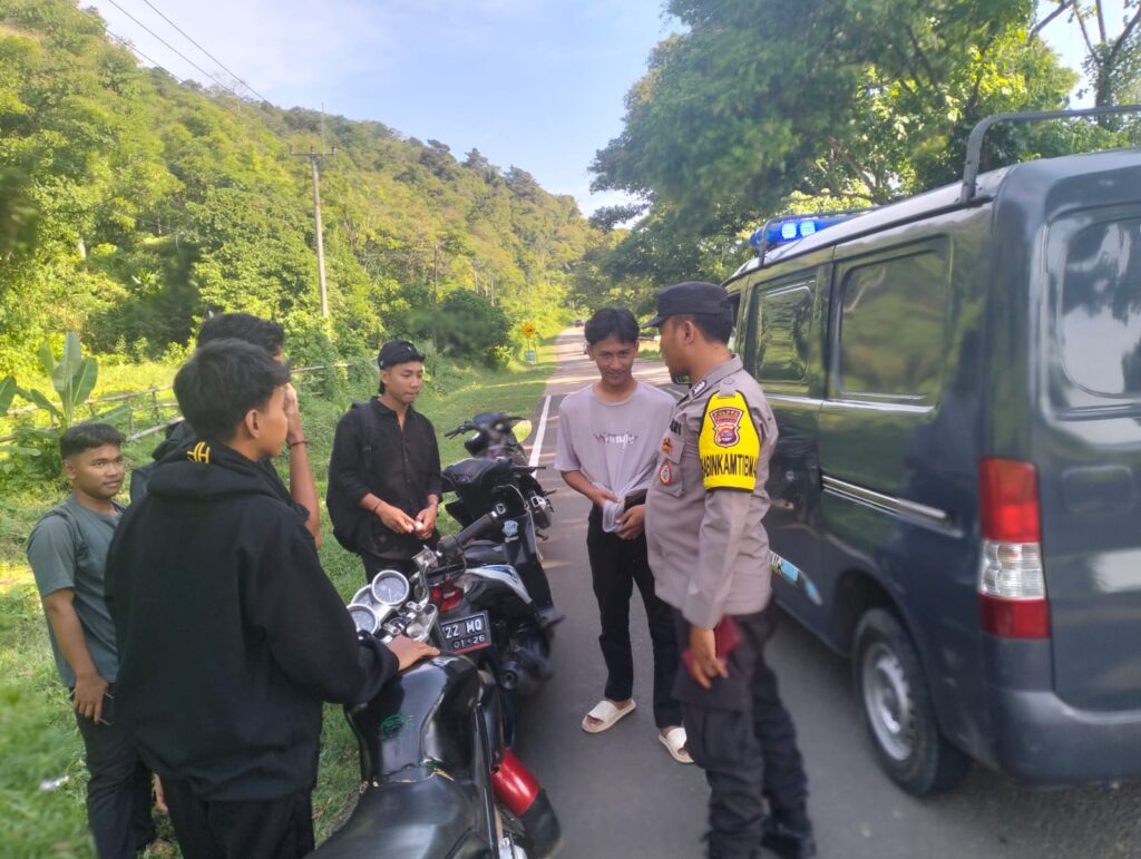 Polsek Panimbang Himbau Remaja yang Sedang Nongkrong wilkum Polsek Panimbang 7 WhatsApp Image 2024 07 02 at 05.54.06