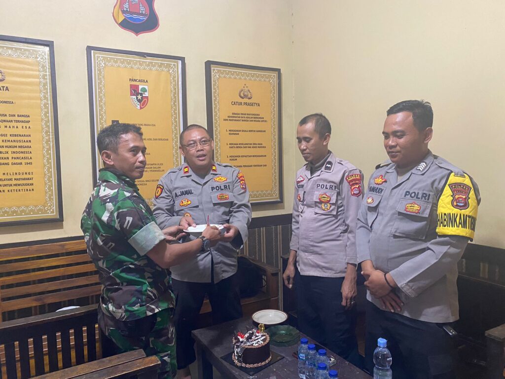 Polsek Panimbang Terima Kunjungan Spesial dari Koramil Panimbang 8 WhatsApp Image 2024 07 02 at 05.56.38