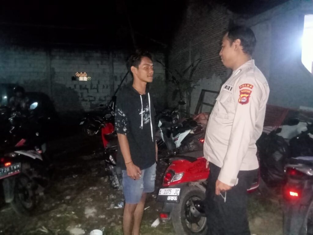 Polsek Cadasari Gelar Patroli Rutin untuk Meningkatkan Keamanan Warga 2 WhatsApp Image 2024 07 02 at 08.36.51