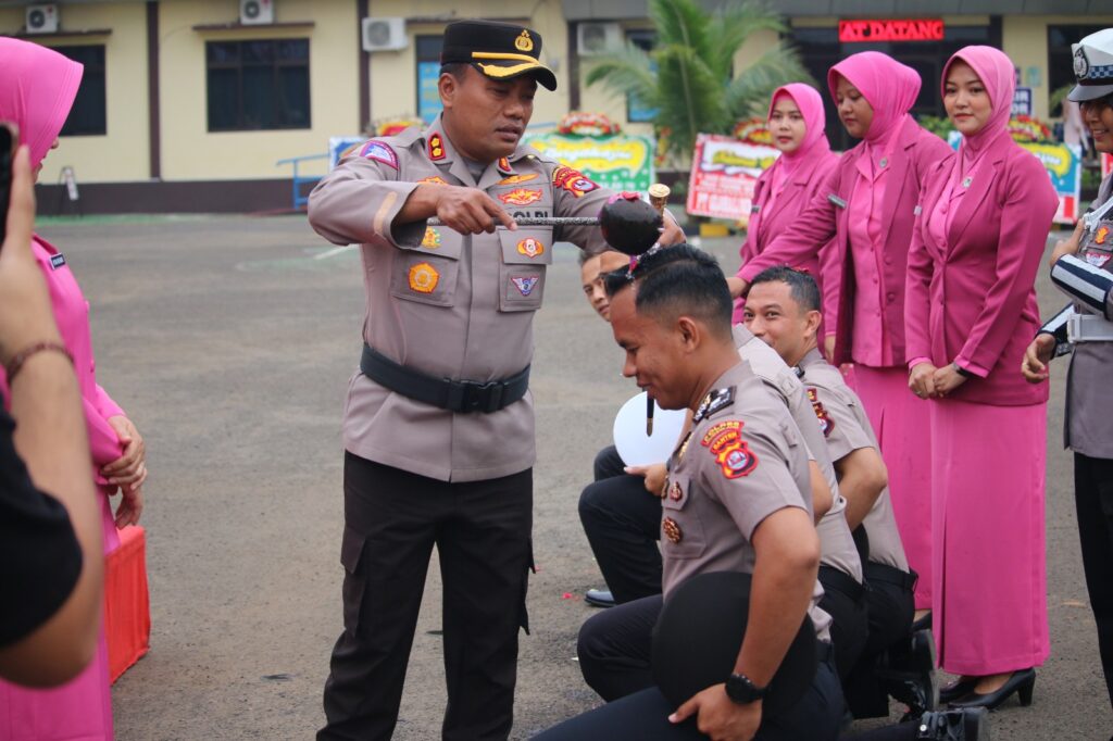Kapolres Pandeglang Pimpin Upacara Kenaikan Pangkat Personil Polres Pandeglang 4 WhatsApp Image 2024 07 02 at 09.07.14