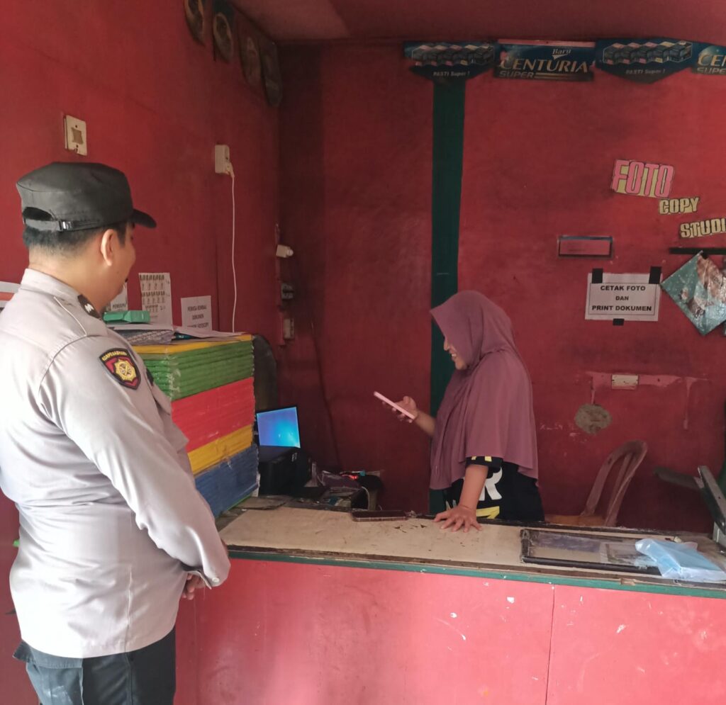 Personil Polsek Bojong Polres Pandeglang Sambangi Percetakan di Wilayah Hukum Polsek Bojong 6 WhatsApp Image 2024 07 02 at 13.39.23