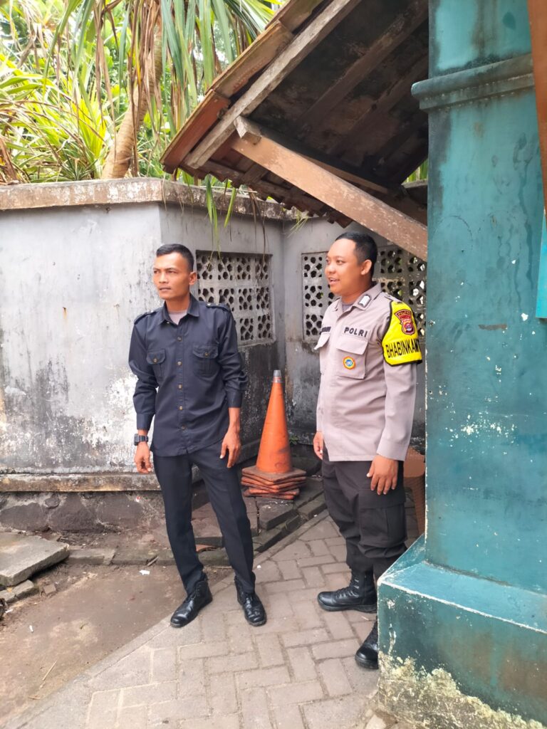 Personil Polsek Carita Melaksanakan Patroli Ke Hotel 8 WhatsApp Image 2024 07 03 at 05.36.14