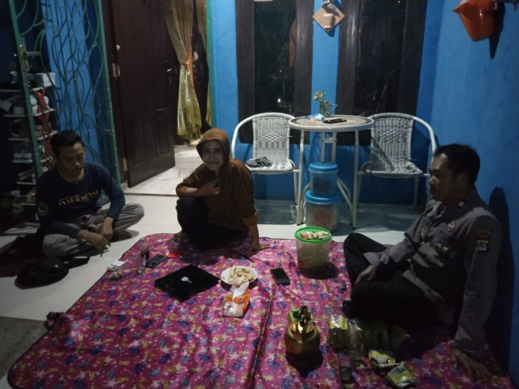 Polsek Cadasari Ciptakan Kondusifitas Wilayah Melalui Sambang Rumah Warga 4 WhatsApp Image 2024 07 04 at 07.07.31
