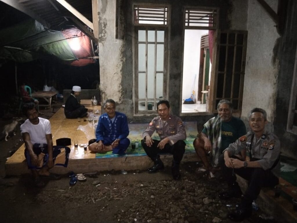 Polsek Cadasari Gelar Patroli Malam, Dialog Bersama Warga untuk Tingkatkan Keamanan 2 WhatsApp Image 2024 07 04 at 07.08.16