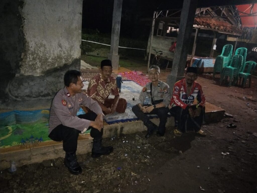Patroli Malam Polsek Cadasari Bersama Warga Menjaga Keamanan dan Ketertiban Lingkungan 1 WhatsApp Image 2024 07 04 at 07.08.31