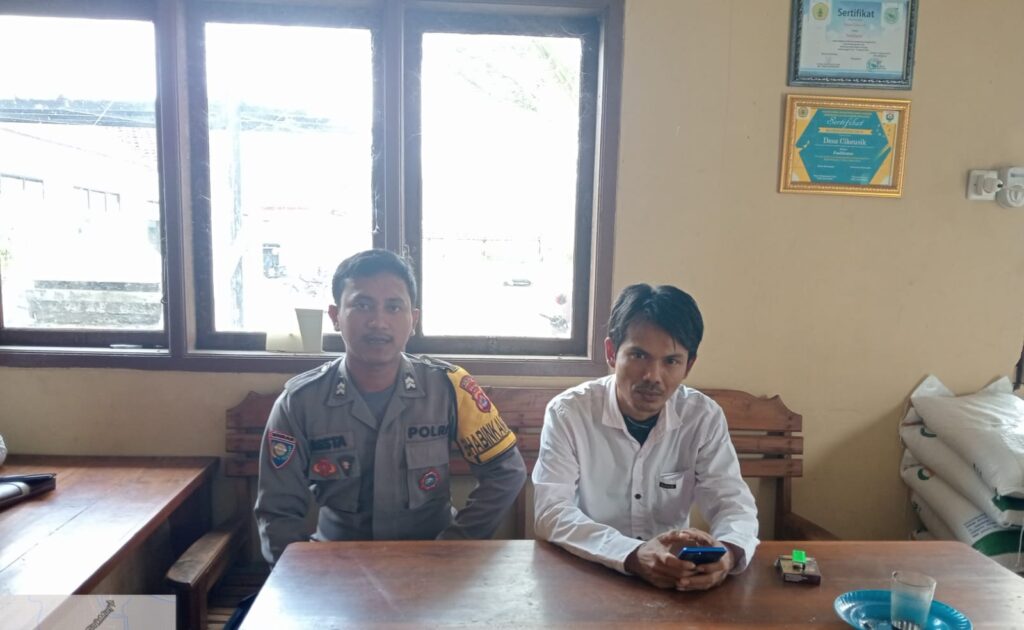 Giat Sambang Bhabinkamtibmas Polsek Cikeusik Membangun Kedekatan dengan Warga 7 WhatsApp Image 2024 07 04 at 17.23.02