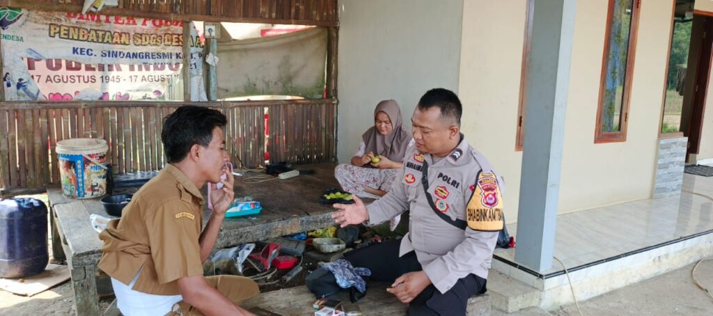 Bhabinkamtibmas Polsek Munjul Sambang Desa Untuk Menjaga Kamtibmas 5 WhatsApp Image 2024 07 04 at 17.47.48