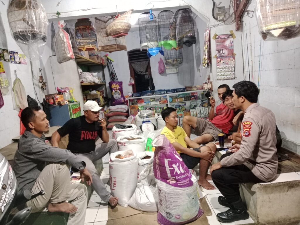Patroli Dialogis Unit Samapta Polsek Saketi Antisipasi Tindak Kriminalitas di Lingkungan Masyarakat 10 WhatsApp Image 2024 07 04 at 19.48.18
