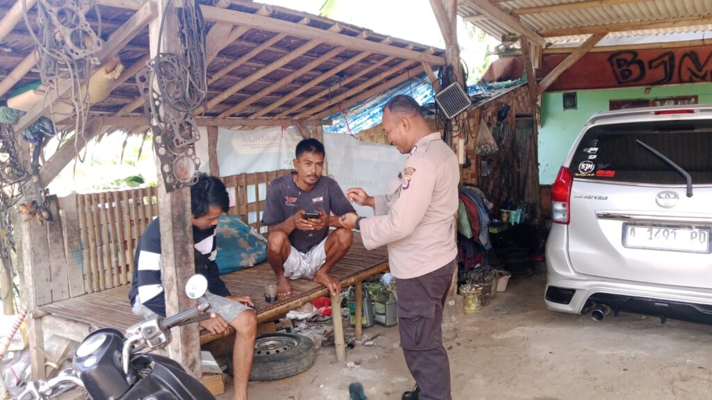 Kanit Binmas Polsek Carita, Bripka Eko, Melaksanakan Patroli Siang di Sekitar Wilayah Hukum Polsek Carita 6 WhatsApp Image 2024 07 04 at 19.53.14