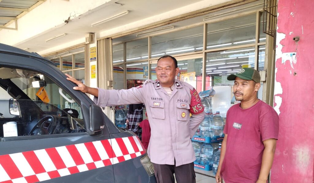 Polsek Menes Gelar Patroli Dialogis Ciptakan Kamtibmas Kondusif 10 WhatsApp Image 2024 07 04 at 22.41.24