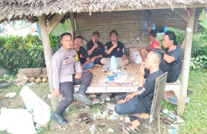 Bhabinkamtibmas Polsek Angsana Polres Pandeglang Laksanakan Sambang di Desa Sumurlaban dan Sampaikan Pesan Kamtibmas 3 WhatsApp Image 2024 07 05 at 04.30.23
